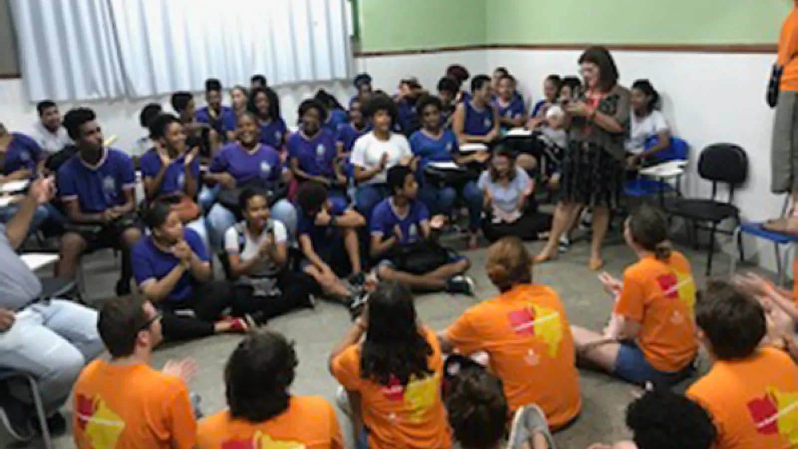 Brazilian Experience participants in class